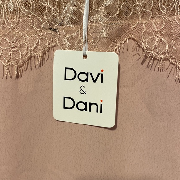 Davi & Dani blush pink ballon sleeve lace detail top New size 1XL - Picture 6 of 10